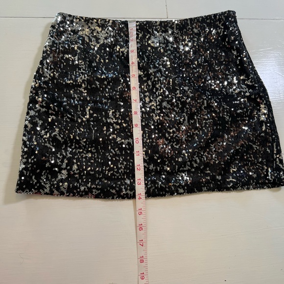 YMI Black & Silver Sequin Mini Skirt size M - Picture 5 of 9